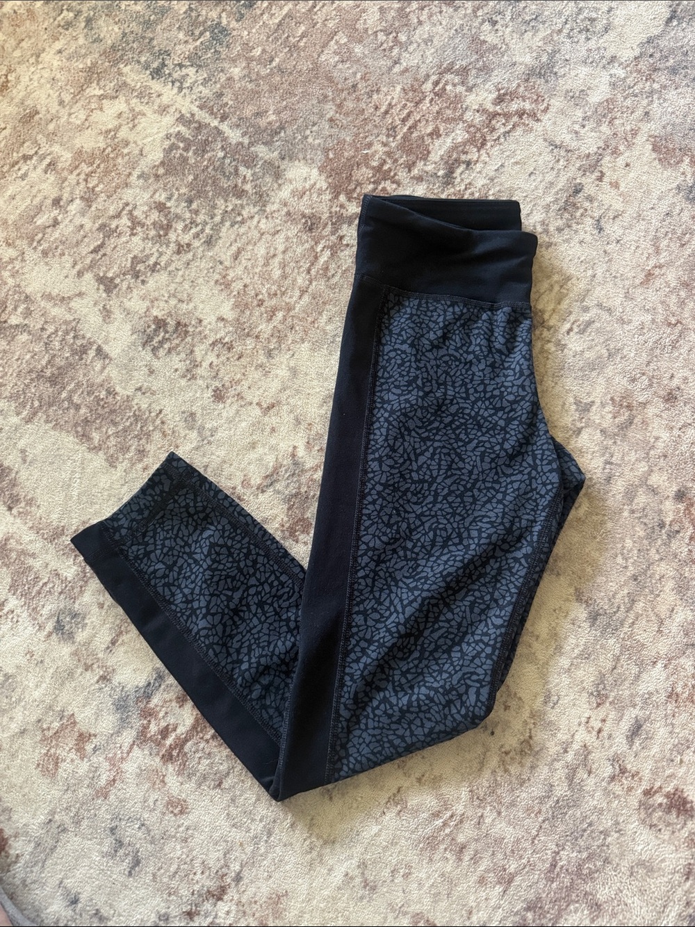 Black Patterned under armor Leggings